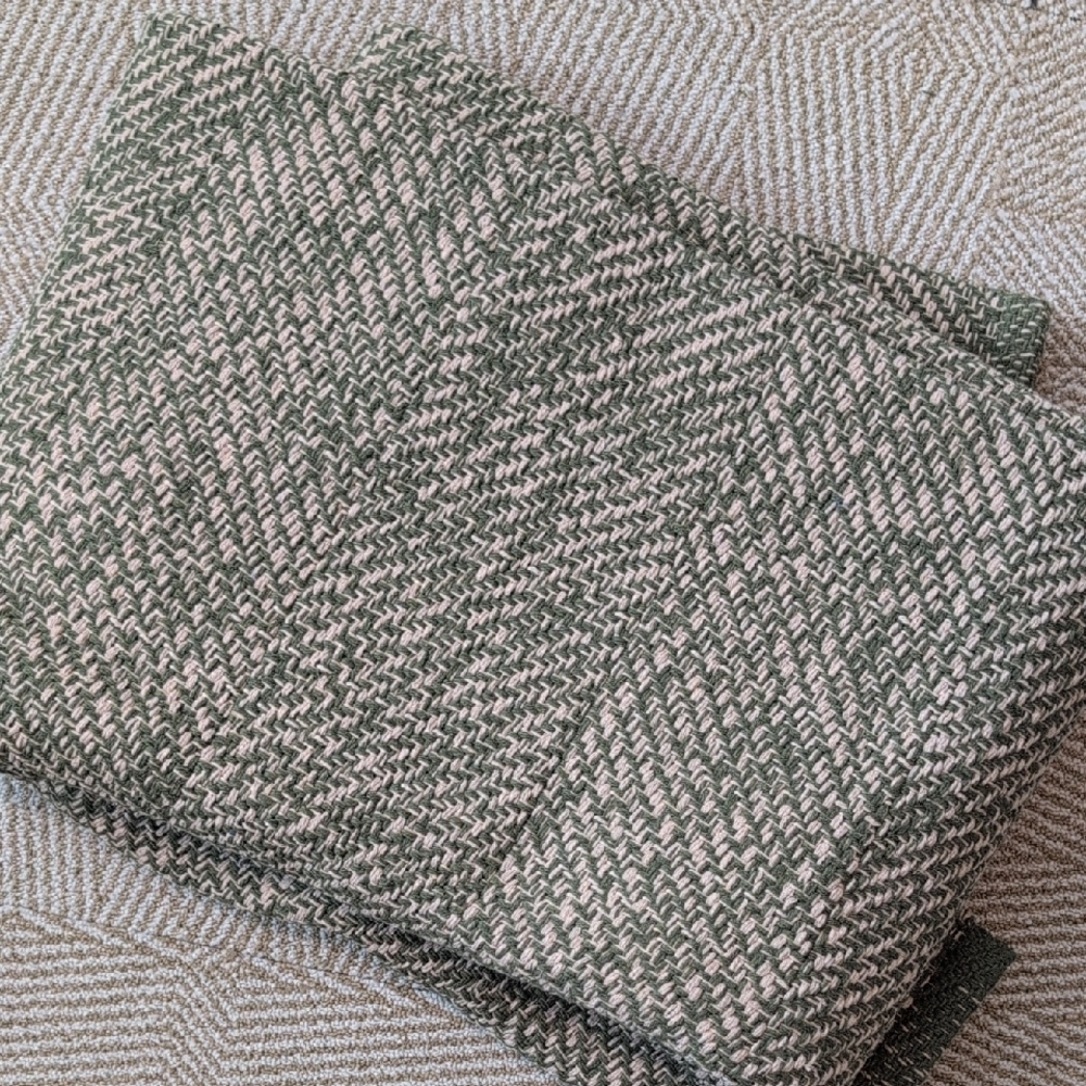 New without Tags Olive Green & Khaki Woven Cotton Throw Accent Rug 4' X 6'